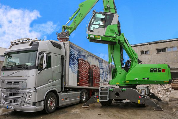 SENNEBOGEN Abbruchmaschine Abbruchbagger Abriss 825 E selektiver Rückbau sortieren verladen