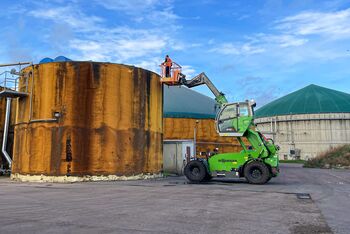 Maintenance work with man basket