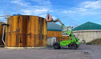 Maintenance work with man basket