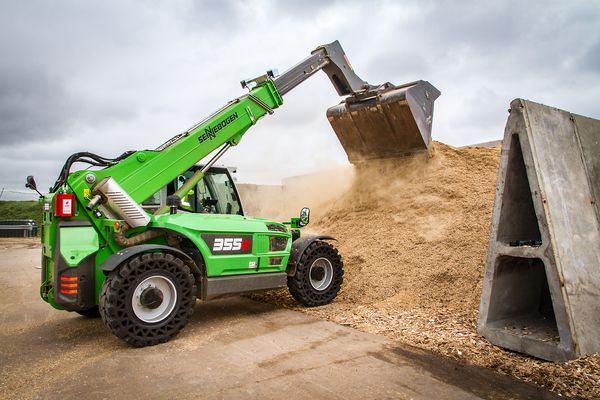 SENNEBOGEN Telehandler 355 E wood recycling shovel dust