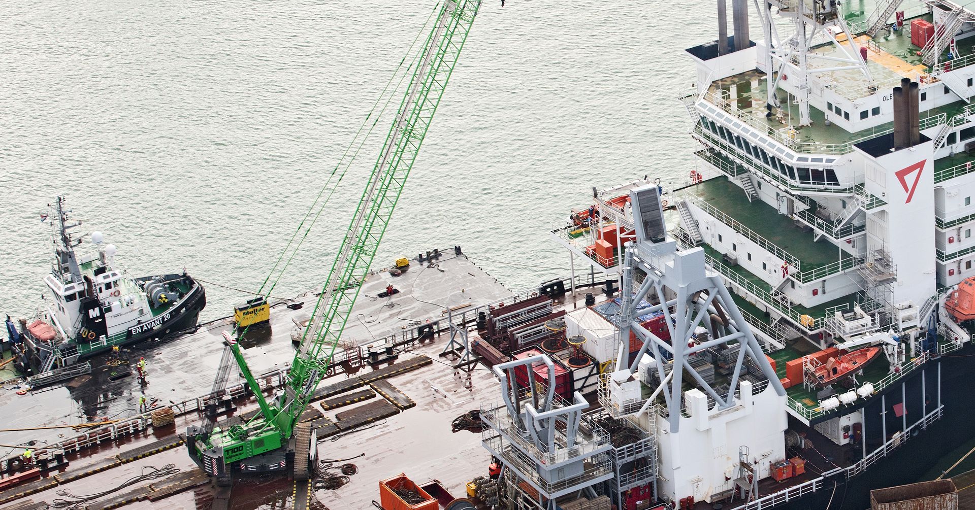 Offshore in action: SENNEBOGEN Crawler Crane during Seaway Heavy