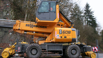 SENNEBOGEN 608 Multicrane at work with hydraulically folding upwards rail carriage