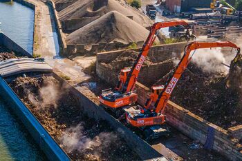 ship unloading SENNEBOGEN 835 material handler Belgium, cargo handling