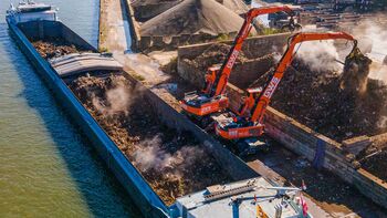 ship unloading SENNEBOGEN 835 material handler Belgium, cargo handling