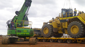 Raupenteleskopkran im Tagebau: SENNEBOGEN 608 Multicrane bei Bis Industries in Australien