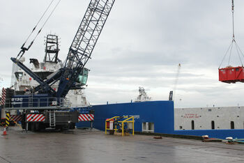 SENNEBOGEN 6130 HMC in der Offshore- Verladung