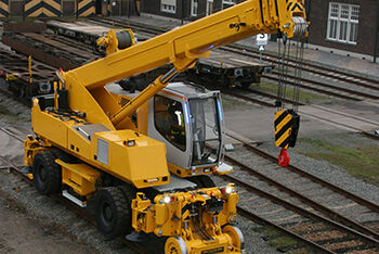 2-way telescopic crane for rail use SENNEBOGEN 643