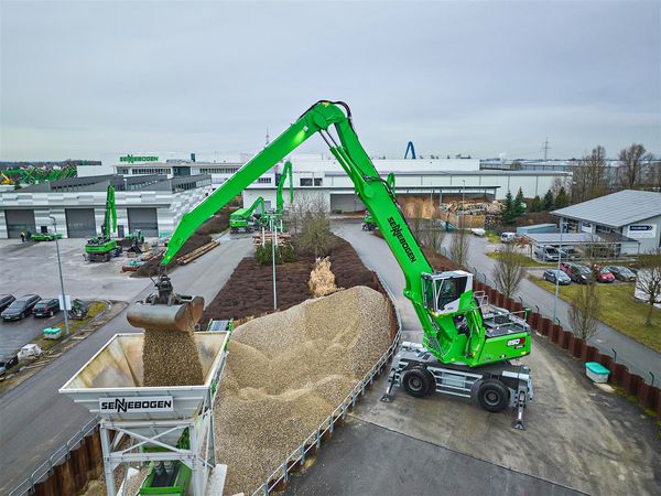 SENNEBOGEN 850 G-Umschlagbagger mit Hybridsystem-Schrottumschlag