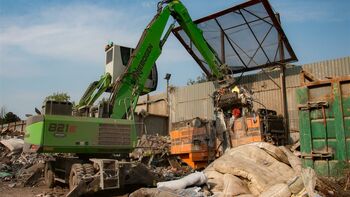 SENNEBOGEN Umschlagbagger für Holz, Schrott und Recycling 821 E