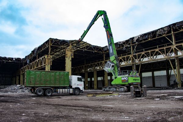 Download (300 dpi) SENNEBOGEN 870 Demoliton