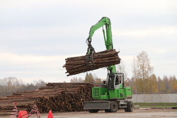 Holzumschlag bei dem Unterehmen Modern Lumber Technologies LLC