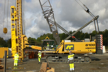 SENNEBOGEN 6100 strong and robust duty cycle crane specialized below ground construction