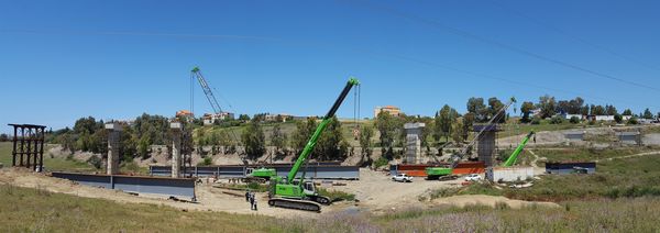 Four SENNEBOGEN cranes in Algeria building bridges 