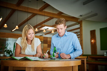 Students at Sennebogen