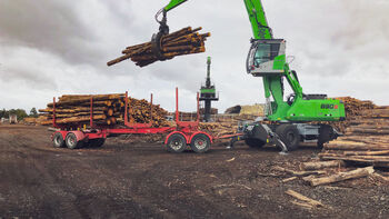 Kraftpaket für harte Aufgaben geht an die Pedersen Group: der SENNEBOGEN 830 Trailer beim Holzumschlag auf der Südhalbkugel