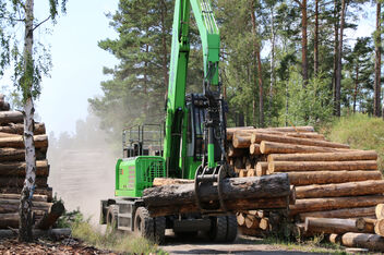 Holzumschlagbagger für Sägewerk SENNEBOGEN 723 E Holzumschlag