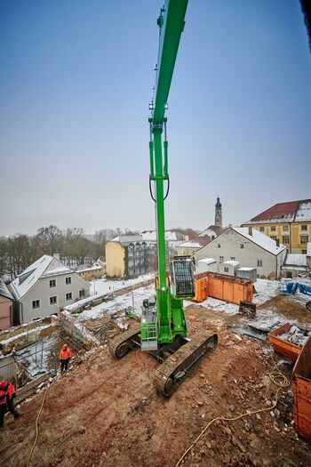 Abbruchbagger Abbruchmaschine Schutzgitter hochfahrbare neigbare Kabine Sicherheit