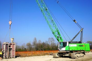 SENNEBOGEN 1100 E positioniert Trichterrohr