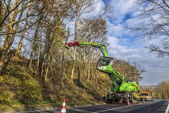 tree care handler, SENNEBOGEN 718, Traffic safety by road maintenance