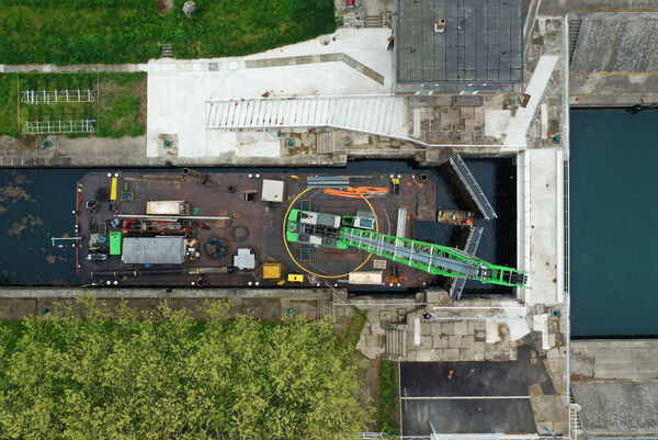 Wasserbau, 55 t Seilbagger, Ponton mit SENNEBOGEN 655, Flussbau, Spezialtiefbauarbeiten