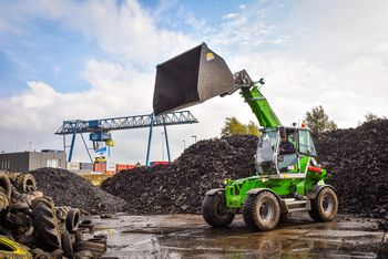 SENNEBOGEN 355 E, telehandler from SENNEBOGEN instead of wheel loader, loading the tires and feeding the shredder, Netherlands SENNEBOGEN 355 E, telehandler from SENNEBOGEN instead of wheel loader, loading the tires and feeding the shredder, Netherlands