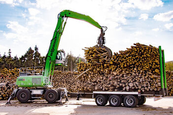 SENNEBOGEN Umschlagmaschine Umschlagbagger 830 Mobil Trailer Holzumschlag Rundholzplatz Sägewerk Anhänger