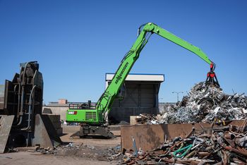 830 G - Sorting and loading in scrap recycling