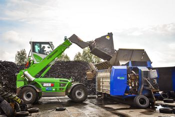 SENNEBOGEN 355 E, telehandler from SENNEBOGEN instead of wheel loader, loading the tires and feeding the shredder, Netherlands SENNEBOGEN 355 E, telehandler from SENNEBOGEN instead of wheel loader, loading the tires and feeding the shredder, Netherlands