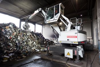 SENNEBOGEN Umschlagmaschine Umschlagbagger Elektroumschlagmaschine Elektroumschlagbagger 817 E Elektro Recycling Abfallwirtschaft Sortiergreifer
