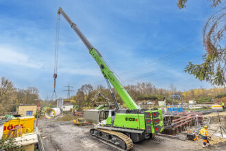 sewer construction with 100 t telescopic crawler crane, SENNEBOGEN 6103, lifting works