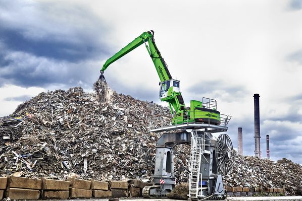 SENNEBOGEN 840 crawler scrap handling