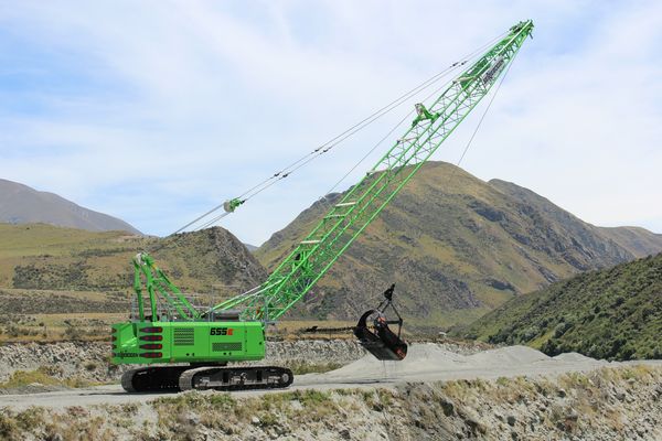 Download (RGB, 300 dpi) SENNEBOGEN 655 Seilbagger mit Schleppschaufel in Neuseeland
