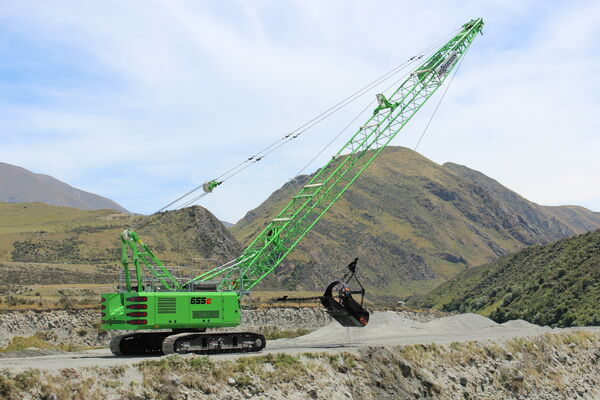 SENNEBOGEN 655 rope excavator with drag bucket in New Zealand