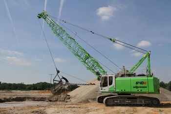 Dragline bucket specialist SENNEBOGEN 640 HD in gravel extraction