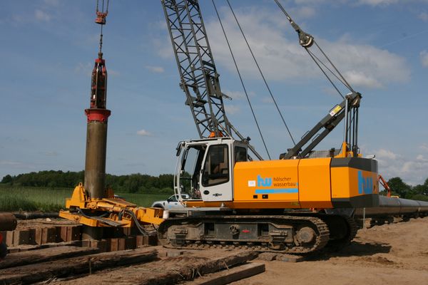 Download (RGB, 300 dpi) SENNEBOGEN 630 HD Raupe Raupenunterwagen Seilbagger Wasserbau