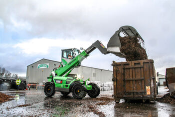 SENNEBOGEN Teleskoplader Telehandler 355 E Rindenmulch Niederhalterschaufel Vollgummireifen