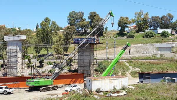 Download (RGB, 300 dpi) Four SENNEBOGEN cranes in Algeria building bridges