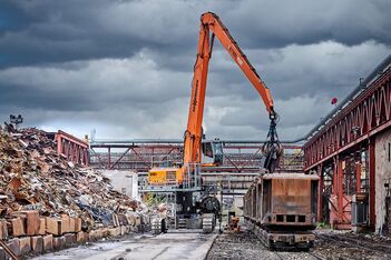 SENNEBOGEN material handler 840 E scrap handling orange peel grab