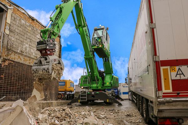 SENNEBOGEN Abbruchmaschine Abbruchbagger Abriss 825 E selektiver Rückbau sortieren verladen