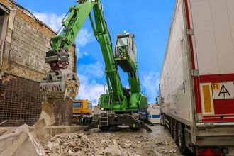 SENNEBOGEN demolition machine 825 E selective dismantling sorting loading sorting grab