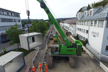 SENNEBOGEN strong and versatile 6113 Telecrane Telescopic crane Below ground construction