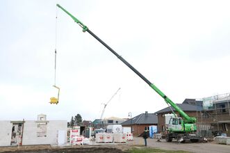 Telecrane SENNEBOGEN 613 E replaces slewing crane on construction site 