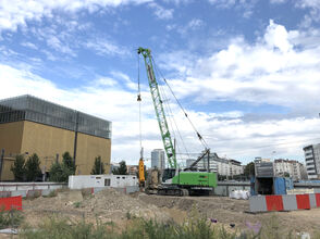 The SENNEBOGEN 630 R-HD during piping and lifting work in France 