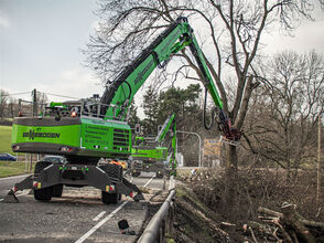 LANDSCAPE MANAGEMENT WITH TREE CARE HANDLER ALONG COUNTRY ROADS AND HIGHWAYS, SENNEBOGEN 728