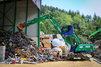 SENNEBOGEN 825 Umschlagbagger, Schrott-Recycling, Schweiz