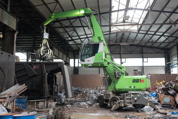 SENNEBOGEN material handler 821 E scrap handling waste management orange peel grab