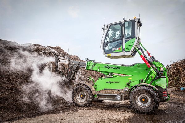 SENNEBOGEN 355 telehandler, composting plant, sorting of green waste, Germany SENNEBOGEN 355 telehandler, composting plant, sorting of green waste, Germany