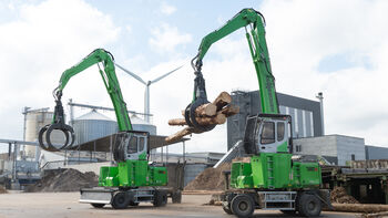 Zwei SENNEBOGEN 730 arbeiten auf dem Rundholzplatz bei Barthel Pauls Söhne AG im belgischen Halconreux.