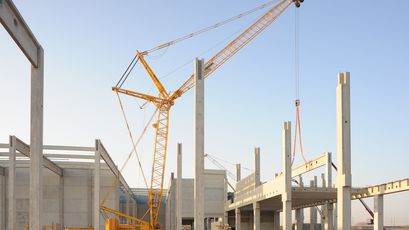 300 t Raupenkran Gittermastkran SENNEBOGEN 7700 Hochbau Tiefbau Baustelle Baustellenkran Betonfertigteile