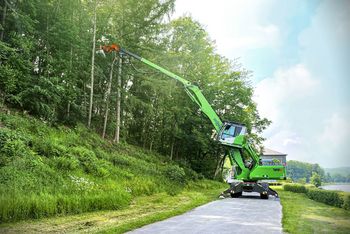 Fällbagger für Problembaumfällung, Landschaftspflege, Böschungspflege, Holzernte SENNEBOGEN 728 E mit Greifersäge